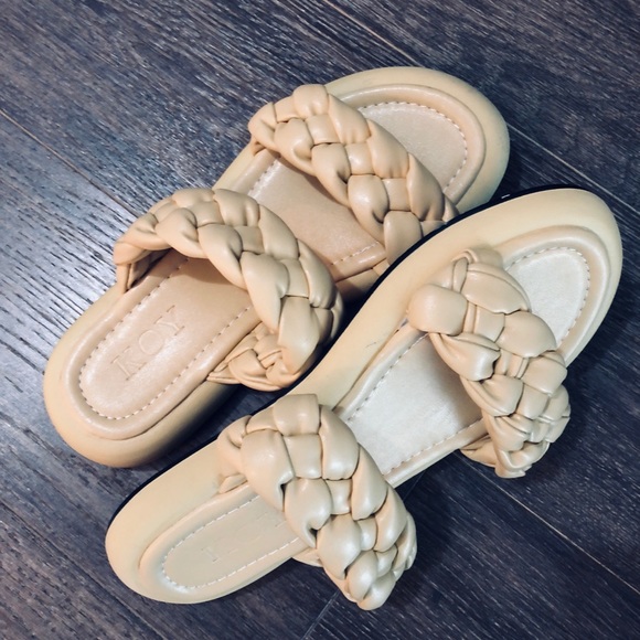 Brand New Chunky Braided Straps Slippers - Picture 4 of 7